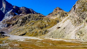 2016-09-29 · 11:56 · Petit Vignemale Refuge des Oulettes de Gaube · Pyrénées, Hautes-Pyrénées, Vallée de Gaube, FR · GPS 42°47'31.02'' N 0°8'23.29'' W · Altitude 2121m